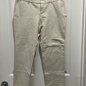 Cream Old Navy Women’s Pixie Pants/ Mid Rise Size 12 Petite. NWOT.